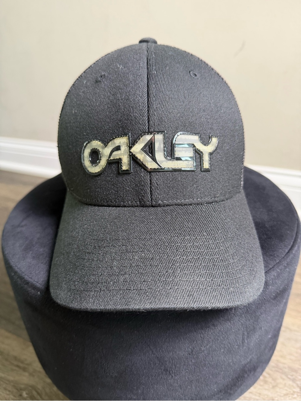 Oakley Black Hat with Metallic Logo